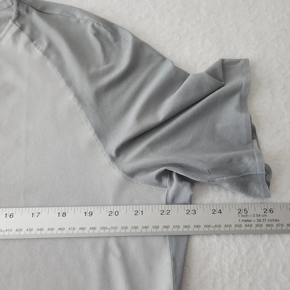 Lululemon Two Tone Crew Neck Raglan Short Sleeve T-Shirt - Picture 4 of 5